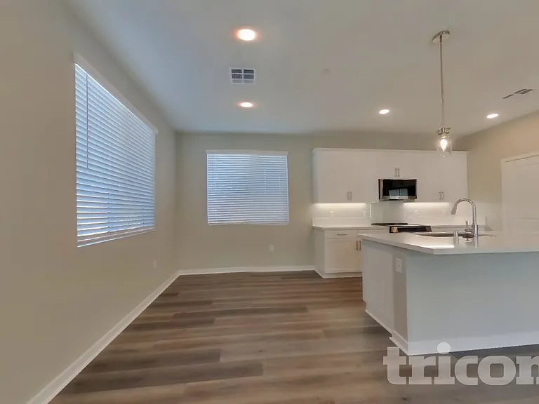 611 W Citron St #2 — Photo 4