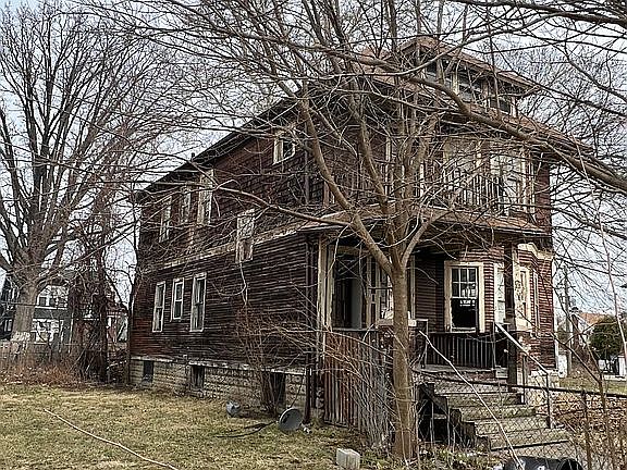 3rd image of 196 Pilgrim St