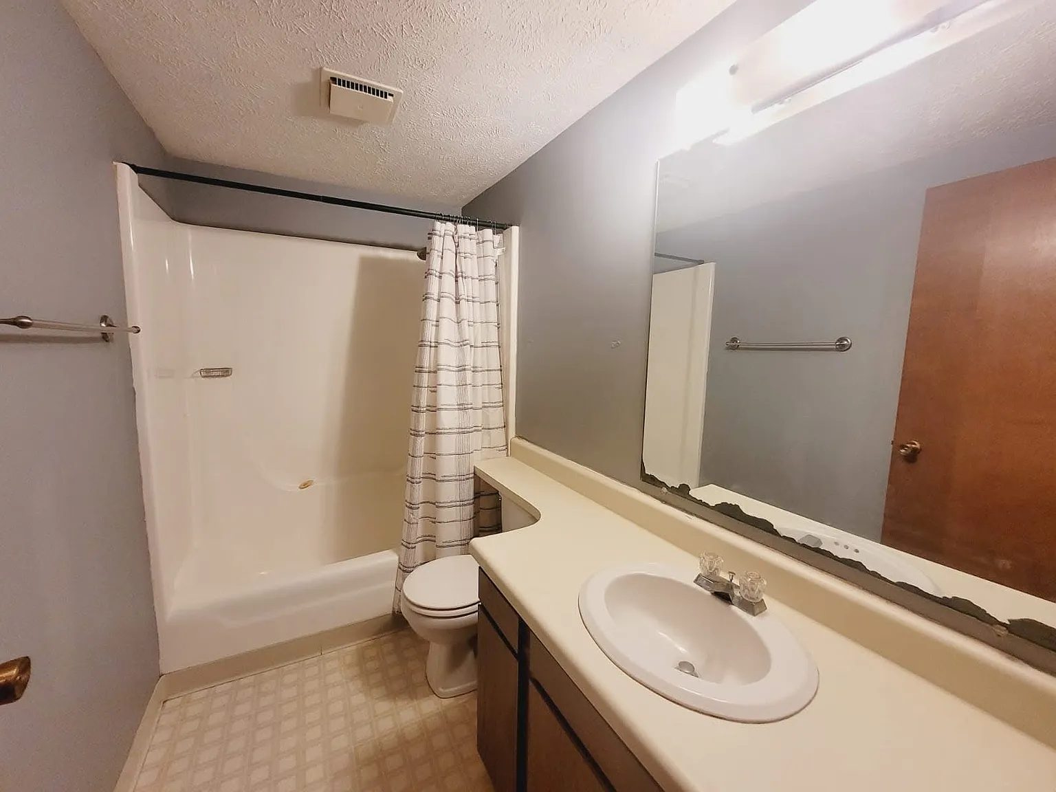 2 bed, $1,300 — Photo 4