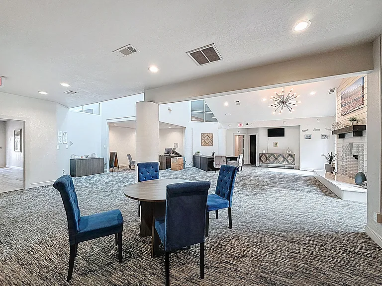 The Riley — Photo 16