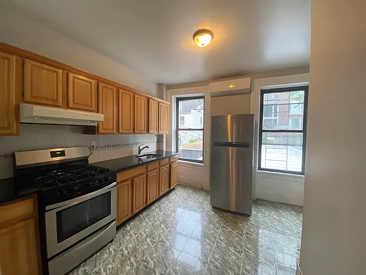 Rented by Premier Metro Realty Corp | media 3