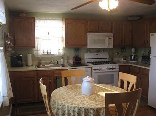 5th image of 21 W Hill Dr #A
