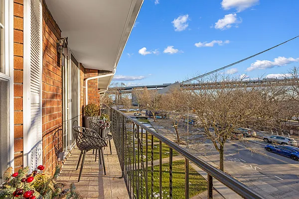 Sold by REMAX Elite | media 19