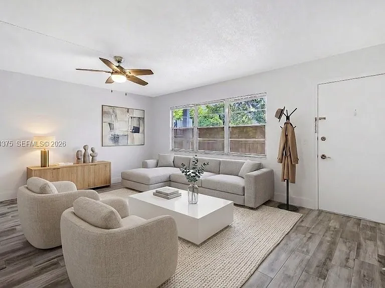101 SW 132nd Way #315J — Photo 2
