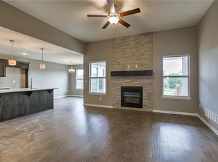 2014 Creekview Ln, Raymore, MO 64083
