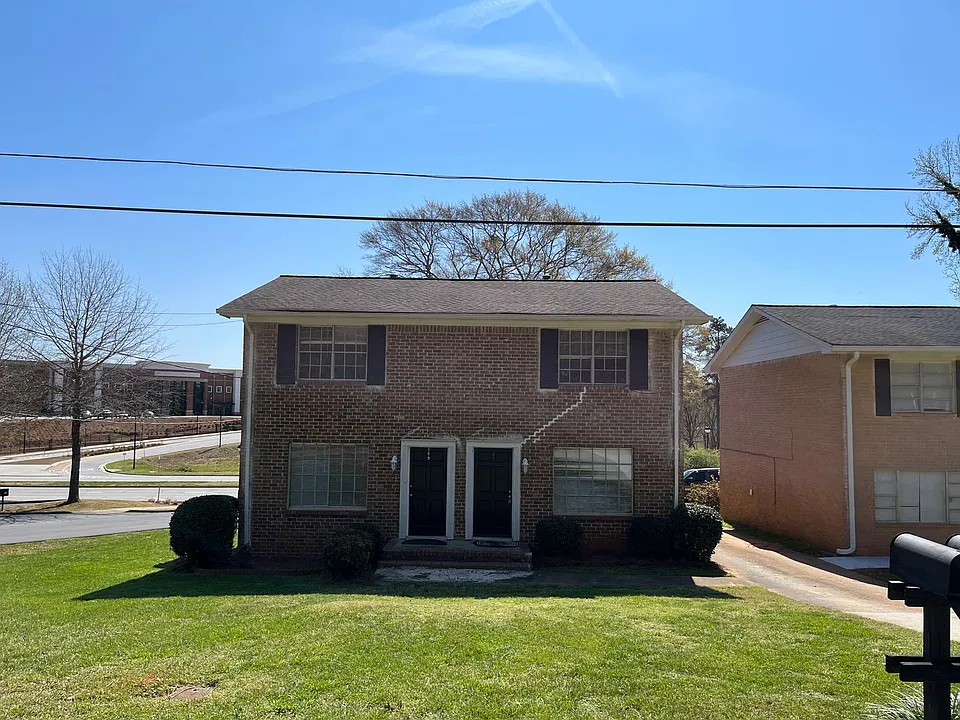 389 Mimosa Dr