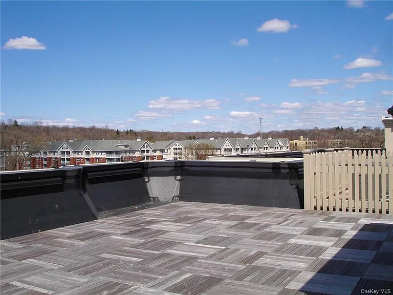 100 Sheldrake Pl #9 — Photo 3