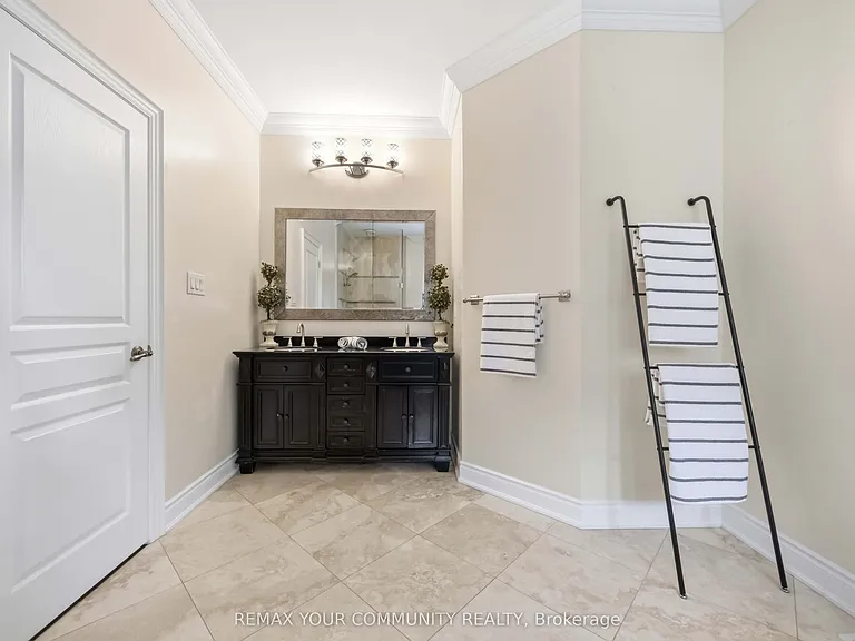 2313 Southcott Rd — Photo 28