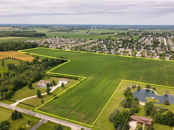 Hillview Rd #38, Greenville, WI 54942