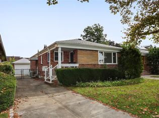 707 147th St, Whitestone, NY 11357