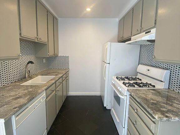 5th image of 392 Coronado Ave #12578327