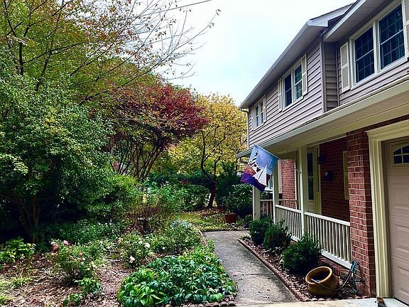 4th image of 417 Normandy Ln