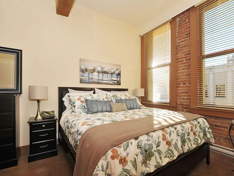Pandora Ave — Photo 11