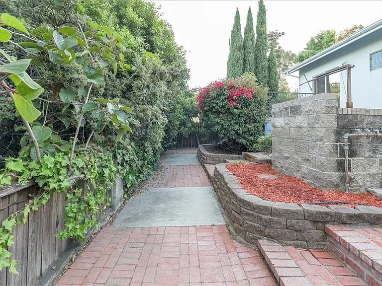 540 E Branch St — Photo 12