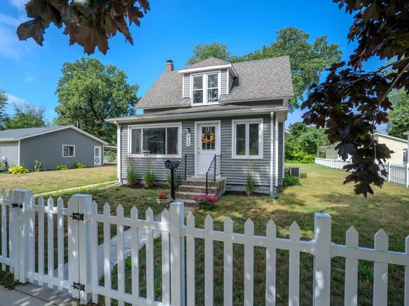 912 Saint Joseph St, South Haven, MI 49090