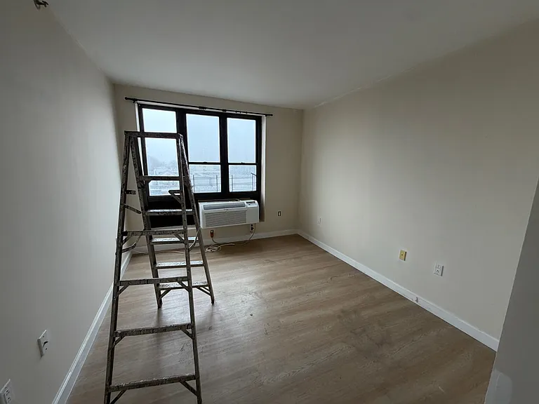 61 Village Rd N #5A — Photo 6