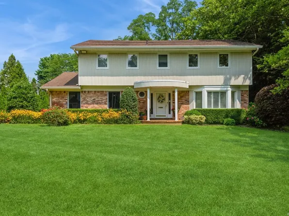 94 Tara Drive, East Hills, NY 11576