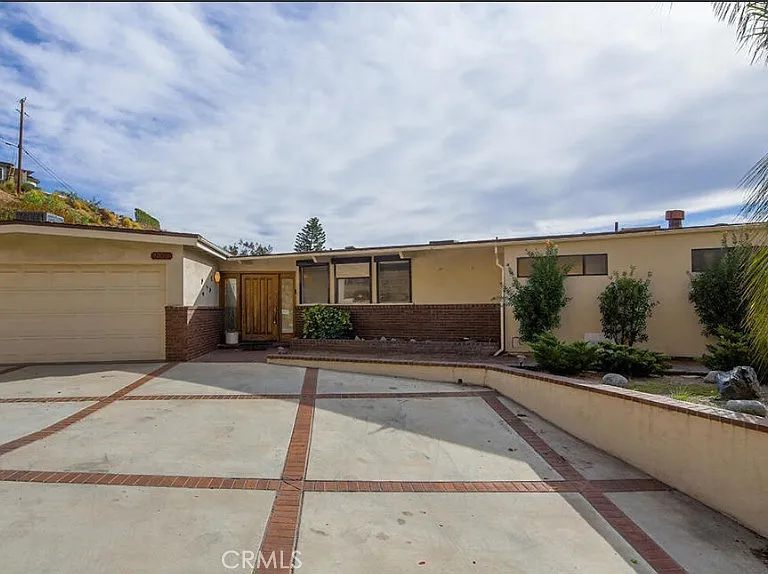 1300 Paseo Redondo — Photo 1