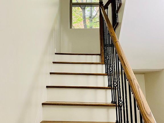 4th image of 212 Peete St #21