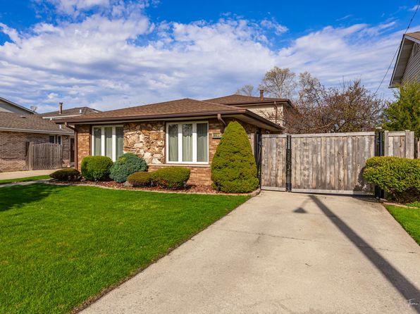 8327 S 78th Ave, Bridgeview, IL 60455