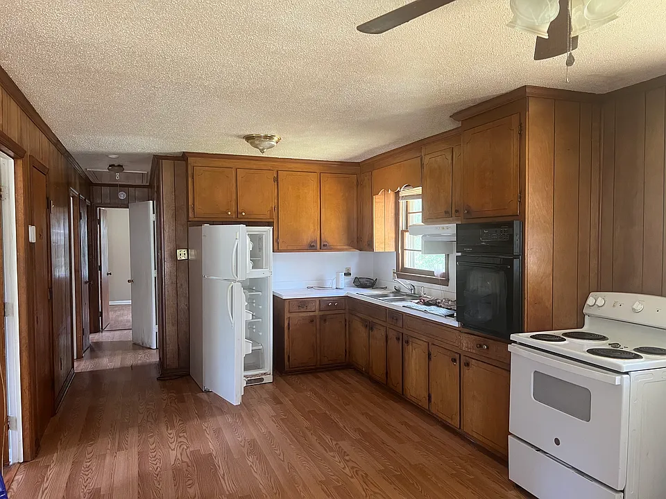 205 Brentwood Cir