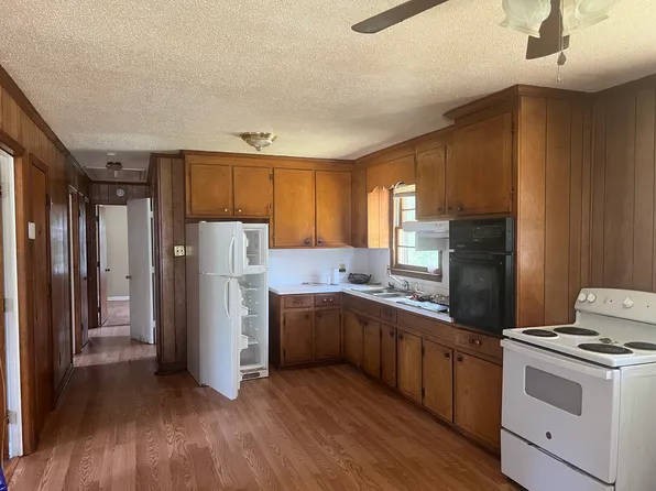 205 Brentwood Cir, Dudley, NC 28333