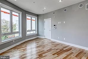 4th image of 1917 N Lawrence St #Penthouse