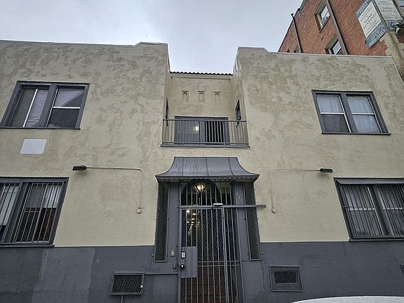 3rd image of 815 S Lake St #108