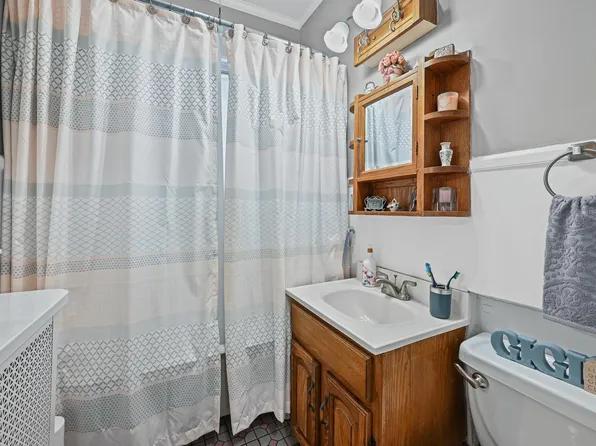 1026 East 2nd Street image 21 of 32