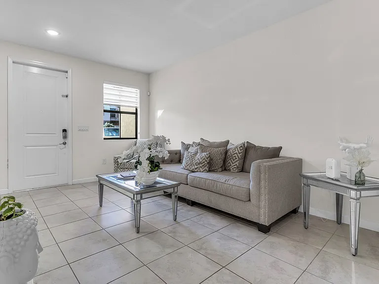 11413 SW 252nd St — Photo 5