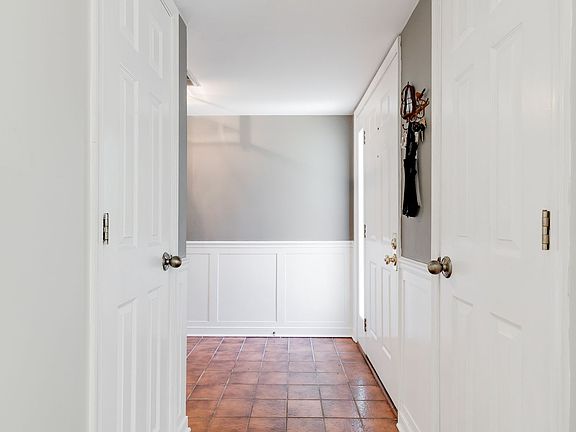 5th image of 4004 Bush Lake Pl