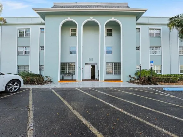 701 Poinsettia Rd APT 240, Belleair, FL 33756