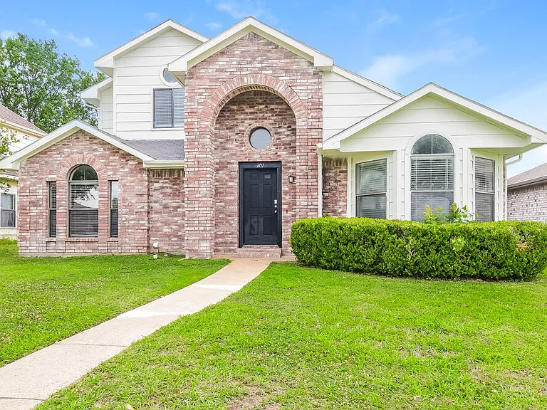 1411 Sandalwood Dr — Photo 4