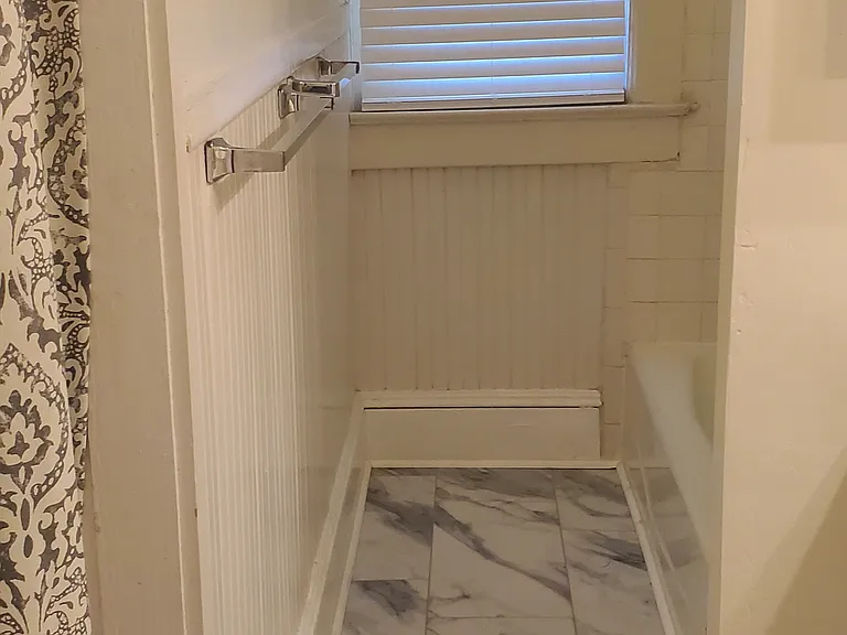 381B Spring St #B — Photo 23