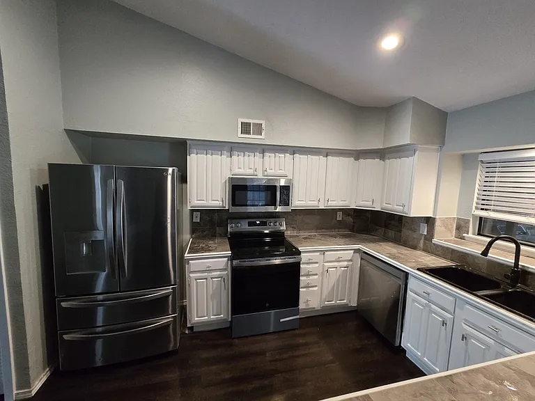 7005 Wills Dr — Photo 3