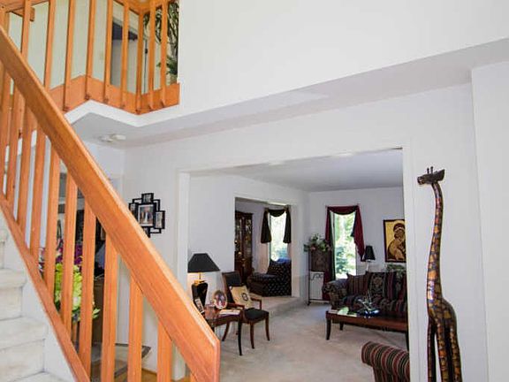 5th image of 512 Buttonwood Dr