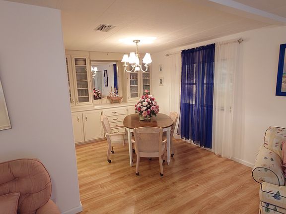 5th image of 142 Duchess Ave