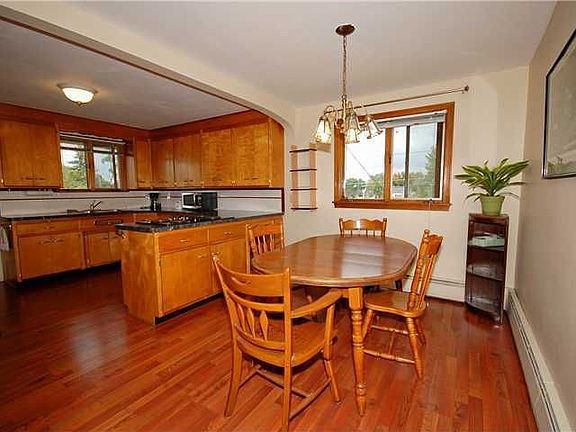 4th image of 320 Victoria Blvd