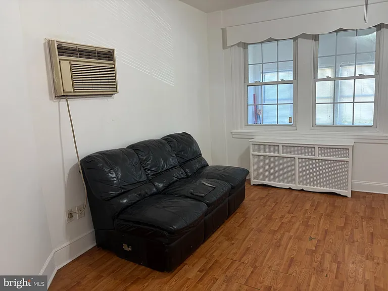 7058 Saybrook Ave — Photo 6
