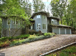 896 Andorra Rd, Lafayette Hill, PA 19444