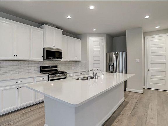 5th image of 9826 Magnolia Village Ln