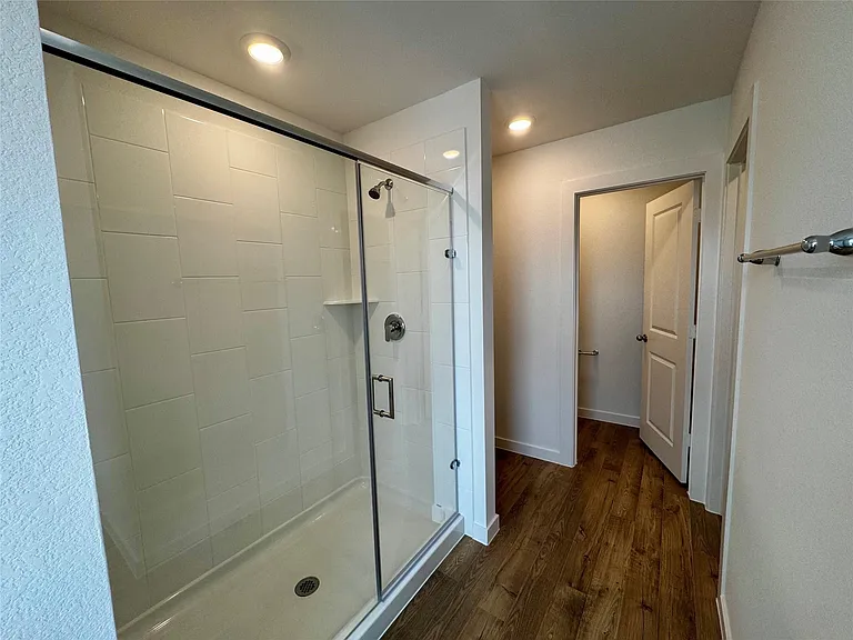 2142 Olivos — Photo 9