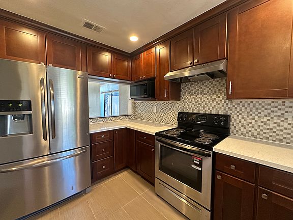 3rd image of 2919 Park Place Cmn