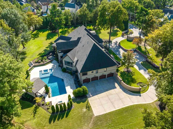 1450 W Massey Rd, Memphis, TN 38120