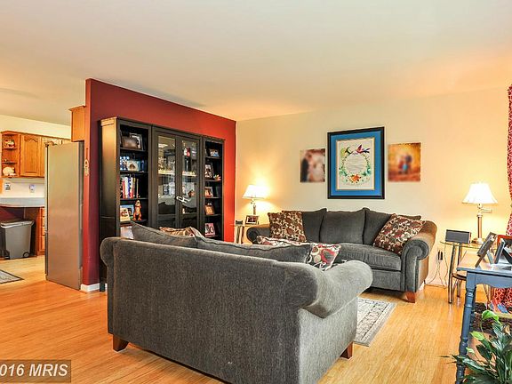 3rd image of 6012 Larkspur Dr