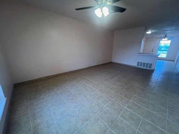 4th image of 704 Chaparral Cir