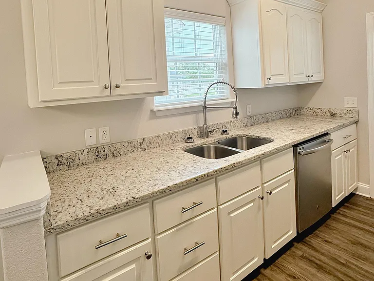 327 Summercreek Cv — Photo 6