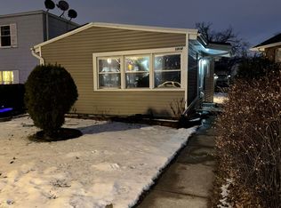 1916 Hartrey Ave, Evanston, IL 60201