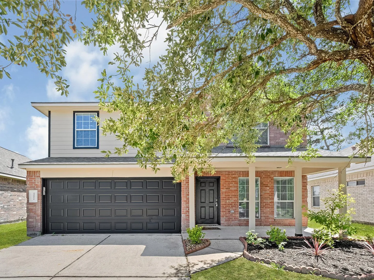4 bed, 2.5 bath, 2556 sqft, $2,695 — Photo 1