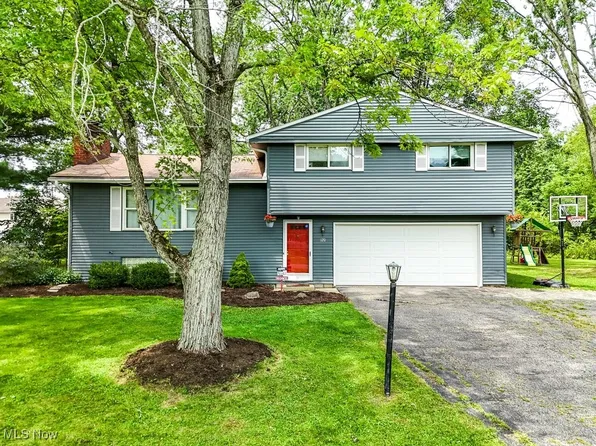 120 N Oakmont Dr, Northfield, OH 44067
